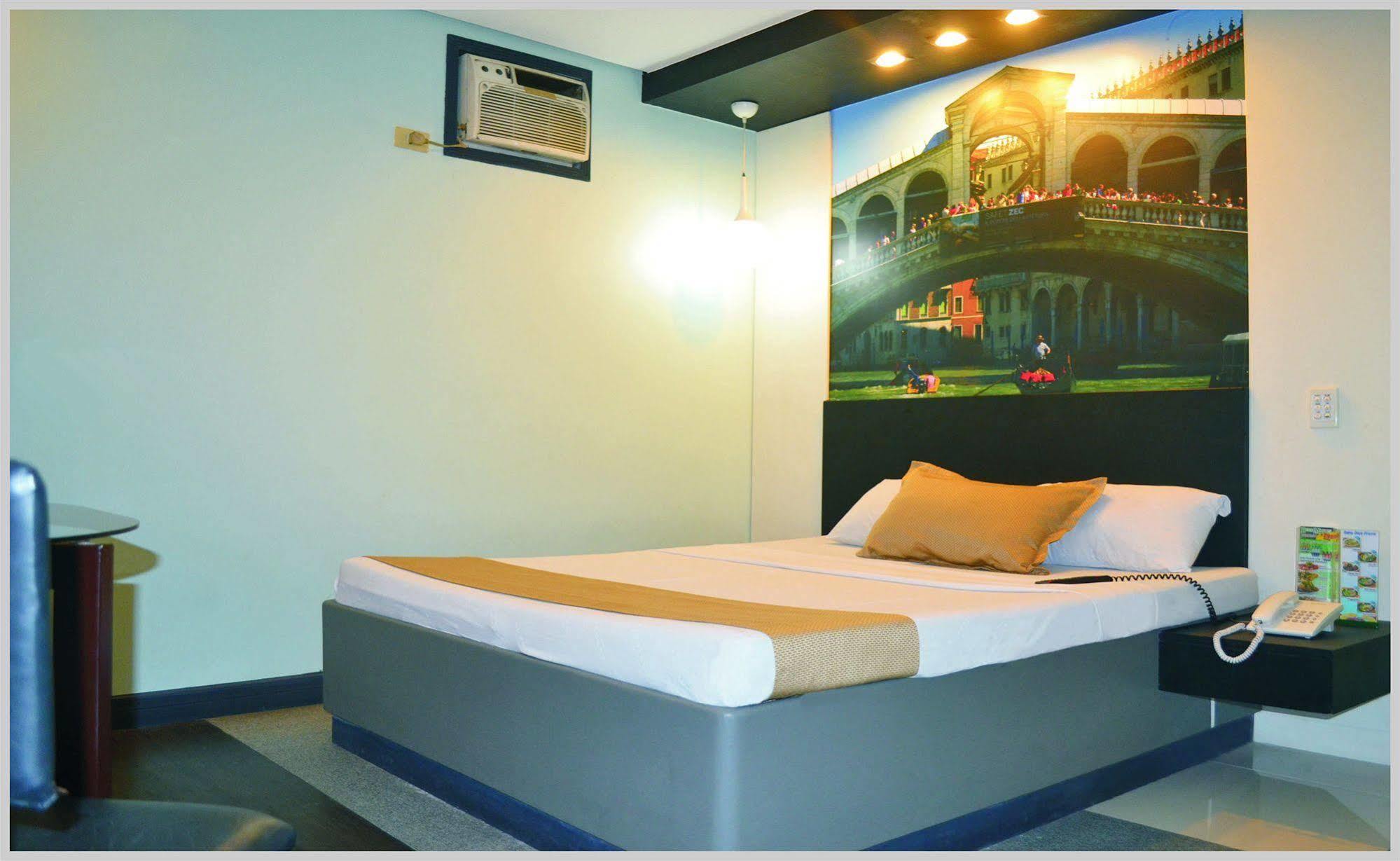 Hotel Dreamworld Araneta Cubao Extérieur photo