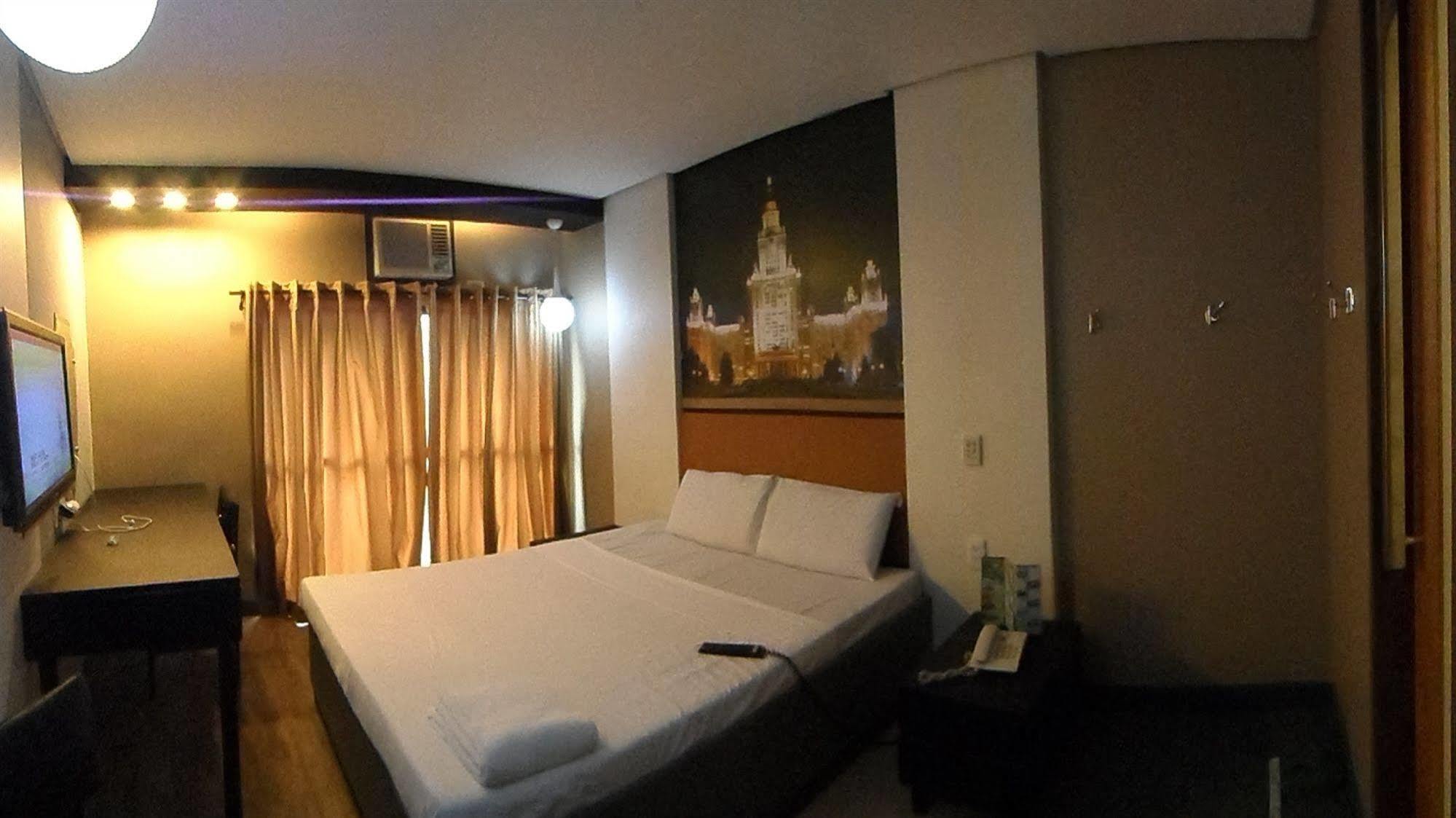 Hotel Dreamworld Araneta Cubao Extérieur photo